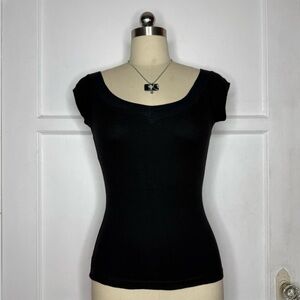 Black scoop neck tee